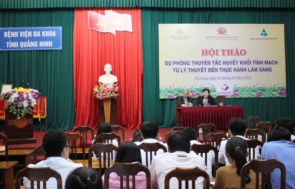 Các bác sĩ trao đổi, thảo luận thông qua những câu hỏi thắc mắc về thuyên tắc huyết khối tĩnh mạch với các chuyên gia đầu ngành.