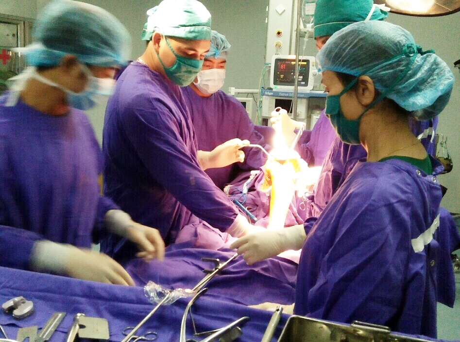 Bệnh viện Đa khoa tỉnh phẫu thuật khớp háng thành công cho cụ bà gần 90 tuổi