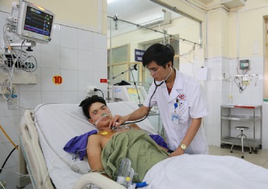Cứu sống ngoạn mục bệnh nhân dập nát lồng ngực, toác bụng lộ nội tạng