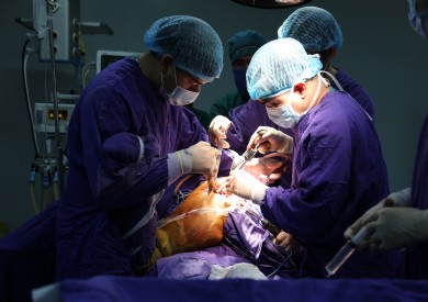 Phẫu thuật thay khớp gối và khớp háng