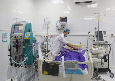 Hồi sinh bệnh nhân viêm phổi nặng, suy hô hấp nguy kịch bằng kỹ thuật ECMO hiện đại
