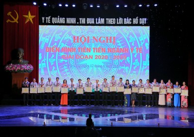 Nhiều tập thể, cá nhân tiêu biểu của Bệnh viện ĐK tỉnh được tuyên dương tại Hội nghị điển hình tiên tiến ngành Y tế Quảng Ninh 2020 – 2025
