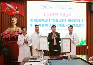 Bệnh viện Đa khoa tỉnh Quảng Ninh đón nhận chứng nhận ISO 9001:2015 và ISO 14001:2015