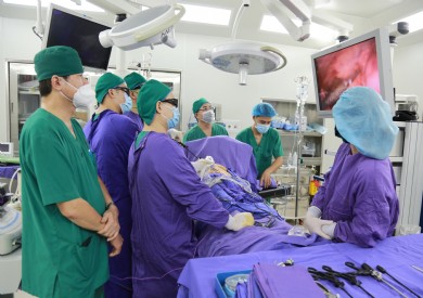 Tưởng rối loạn tiền đình, người phụ nữ bất ngờ phát hiện u tuyến ức gây nhược cơ