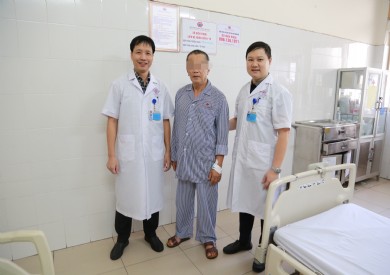 Phẫu thuật nội soi cắt khối u ác tính, kéo dài sự sống cho người bệnh ung thư phổi