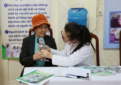 Bệnh viện Đa khoa tỉnh Quảng Ninh quan tâm chăm sóc sức khỏe người cao tuổi