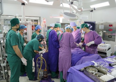 Phẫu thuật ''thần tốc'' cứu bệnh nhân sốc đa chấn thương, vỡ tim nguy kịch thoát cửa tử