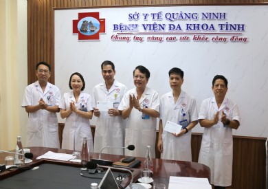 Khen thưởng nóng kíp bác sĩ, điều dưỡng Bệnh viện Đa khoa tỉnh Quảng Ninh kịp thời cứu sống các bệnh nhân nguy kịch