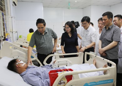 Thủ tướng Chính phủ Phạm Minh Chính thăm hỏi, động viên CBCNV và người bệnh tại Bệnh viện Đa khoa tỉnh Quảng Ninh