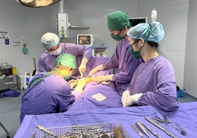 Phẫu thuật cấp cứu kịp thời cho bệnh nhân Ấn Độ gãy xương cẳng tay phải