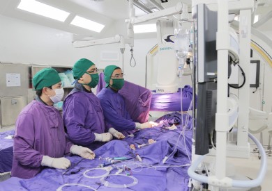 Đặt Stent graft giúp bệnh nhân 79 tuổi thoát khỏi nguy cơ vỡ động mạch chủ chậu