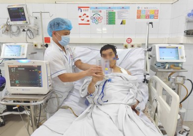 Cấp cứu kịp thời bệnh nhân Trung Quốc đa chấn thương, suy hô hấp nguy kịch
