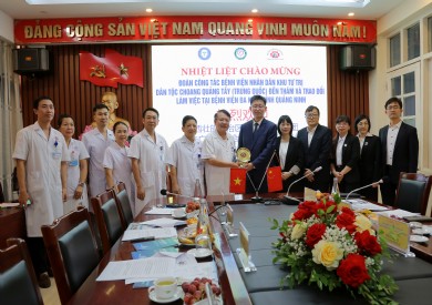 Tăng cường hợp tác y tế Việt – Trung: Đoàn công tác Bệnh viện Nhân dân Khu tự trị dân tộc Choang Quảng Tây làm việc tại Bệnh viện Đa khoa tỉnh Quảng Ninh
