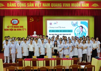 Bệnh viện Đa khoa tỉnh Quảng Ninh tập huấn kỹ năng giao tiếp chuyên nghiệp (công cụ AIDET) giữa nhân viên y tế với NVYT và giữa NVYT với người bệnh và người nhà người bệnh, khách hàng