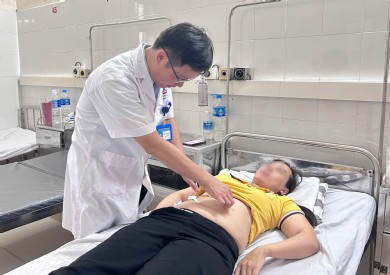 Phẫu thuật nội soi cắt u tuyến thượng thận cho nữ bệnh nhân hạ kali máu và tăng huyết áp kéo dài