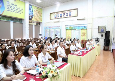 ĐẢNG BỘ BỆNH VIỆN ĐA KHOA THÀNH PHỐ TỔ CHỨC THEO DÕI, HỌC TẬP HỘI NGHỊ TOÀN QUỐC QUÁN TRIỆT, TRIỂN KHAI THỰC HIỆN NGHỊ QUYẾT HỘI NGHỊ TRUNG ƯƠNG 4 KHÓA XIV