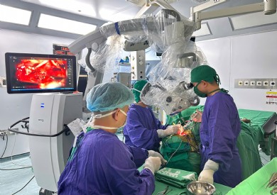 Bệnh viện Đa khoa thành phố Quảng Ninh ứng dụng thiết bị hiện đại công nghệ cao trong phẫu thuật u dây thần kinh phức tạp