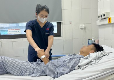 Can thiệp cứu thiếu niên 16 tuổi đột quỵ não do lóc tách động mạch cảnh sau tai nạn