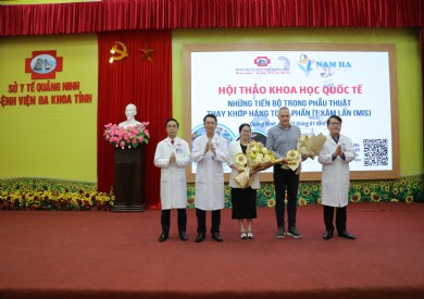 BỆNH VIỆN ĐA KHOA TỈNH QUẢNG NINH TỔ CHỨC HỘI THẢO KHOA HỌC QUỐC TẾ “NHỮNG TIẾN BỘ TRONG PHẪU THUẬT THAY KHỚP HÁNG TOÀN PHẦN ÍT XÂM LẤN”