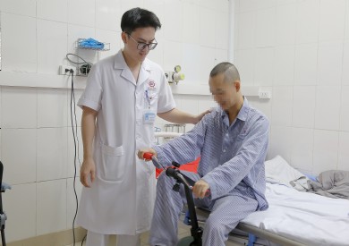 Ngừng tim khi chơi thể thao, người bệnh hồi phục không di chứng nhờ cấp cứu tại chỗ và hồi sức toàn diện