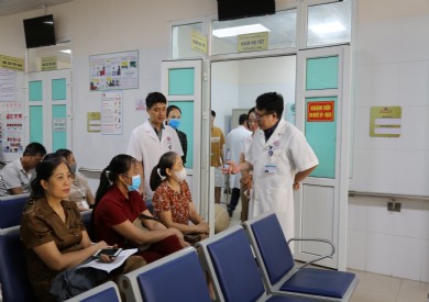 Bệnh viện Đa khoa tỉnh Quảng Ninh Cơ sở 2 triển khai khám sức khỏe cho gần 16.000 người dân phường Hoành Bồ