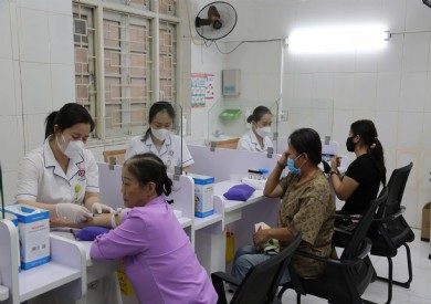 Bệnh viện Đa khoa tỉnh Quảng Ninh tích cực triển khai khám sức khỏe miễn phí cho người dân phường Hồng Gai