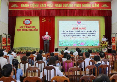 Bế giảng các khóa đào tạo kỹ thuật chuyên môn, nâng cao năng lực y tế cơ sở