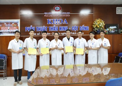 BỆNH VIỆN ĐA KHOA TỈNH QUẢNG NINH CẤP CHỨNG CHỈ ĐÀO TẠO KỸ THUẬT CHUYÊN MÔN “KỸ THUẬT PHẪU THUẬT LẤY THOÁT VỊ ĐĨA ĐỆM CỘT SỐNG THẮT LƯNG CÙNG”