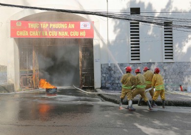 BỆNH VIỆN ĐA KHOA TP QUẢNG NINH TỔ CHỨC HUẤN LUYỆN NGHIỆP VỤ PCCC VÀ THỰC TẬP PHƯƠNG ÁN CHỮA CHÁY, CỨU NẠN CỨU HỘ NĂM 2026