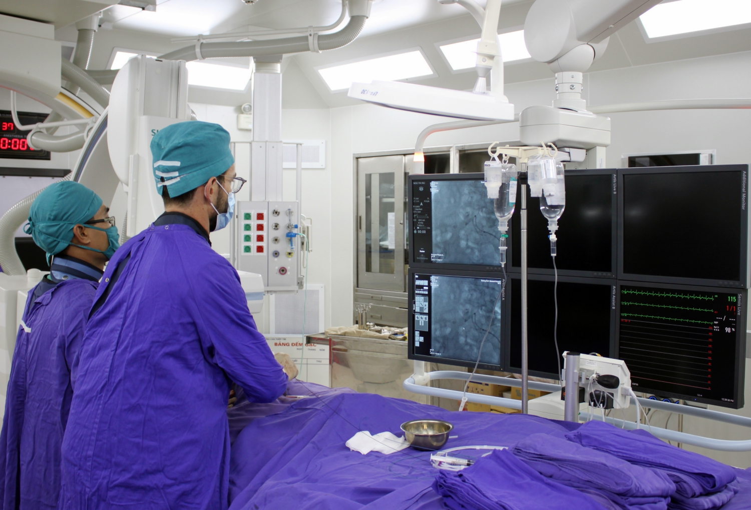 Ca can thiệp đặt stent mạch ngoại vi đầu tiên tại Quảng Ninh